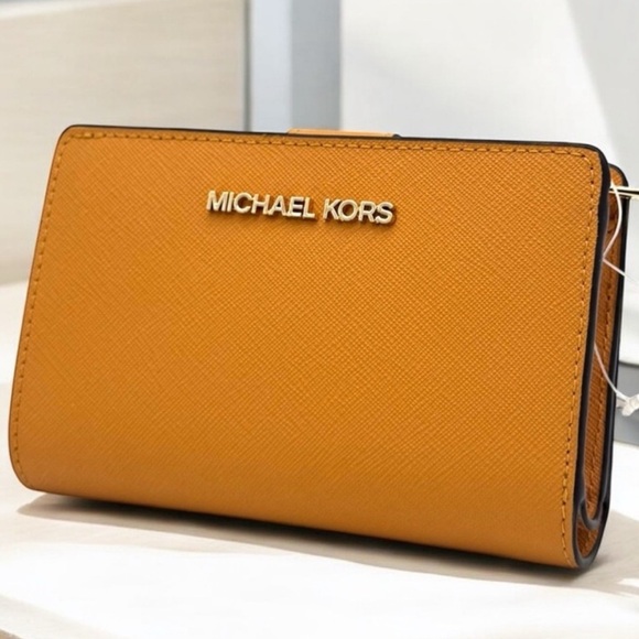 Michael Kors Medium Jet Set Travel Zip Chain Bifold Wallet Leather Cider